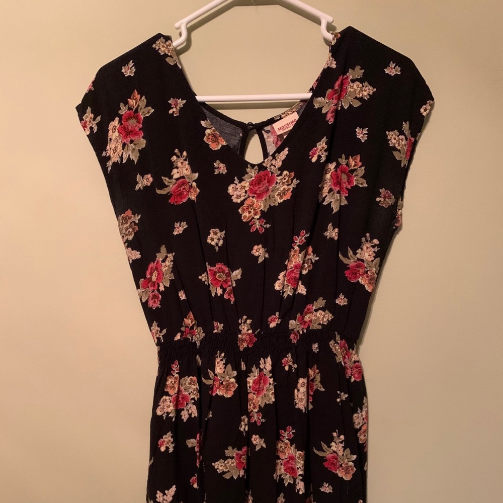 Short Black and Floral Dress With Pockets